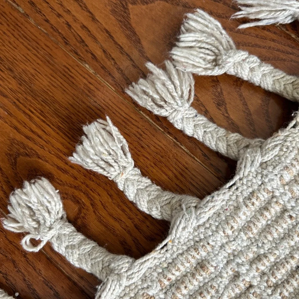 *LAST CHANCE Clearance Sale * Rug with braided tassels